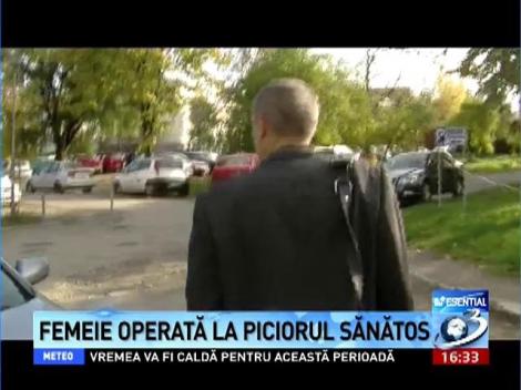 Femeie operată la piciorul sănătos