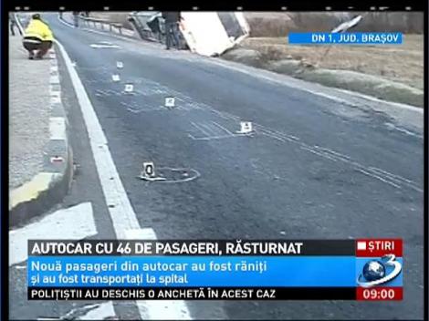 Autocar cu 46 de pasageri, răsturnat &icirc;n judeţul Braşov