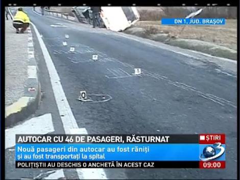 Autocar cu 46 de pasageri, răsturnat în judeţul Braşov