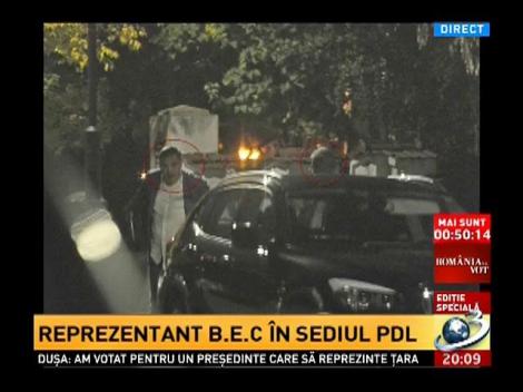 Membru B.E.C., avocatul lui Băsescu &icirc;n mai multe dosare, fotografiat la sediul PDL