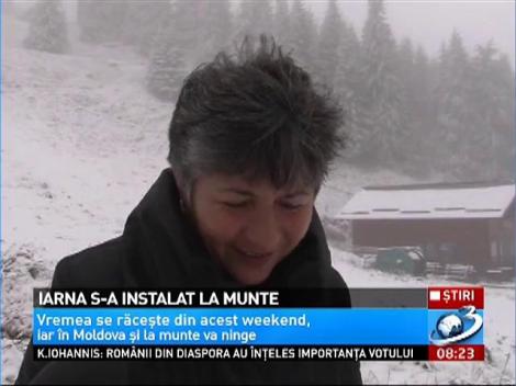 E IARNĂ în toată regula. Ninsorile au pus stăpânire pe zonele montane