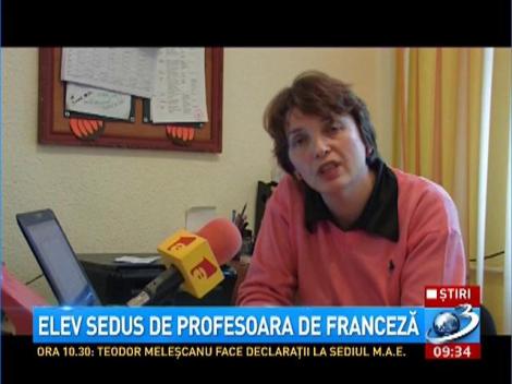 Elev sedus de profesoara de franceză