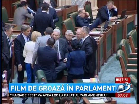 Film de groază în Parlament