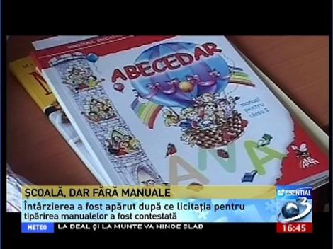 Elevii de clasa I şi a II a nu au nici acum manuale după care să înveţe