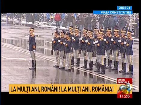 Paradă grandioasă de 1 Decembrie - în direct la Antena3. Drill-Team - măiestrie cu arma (video II)