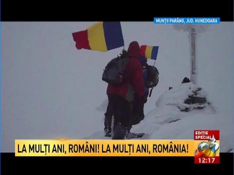 Drapelul României, arborat pe Vârful Parângul Mare