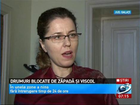 Drumuri blocate în România de zăpadă şi viscol