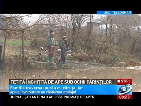 O fetiţă de trei ani a fost  &icirc;nghiţită de ape sub ochii părinţilor