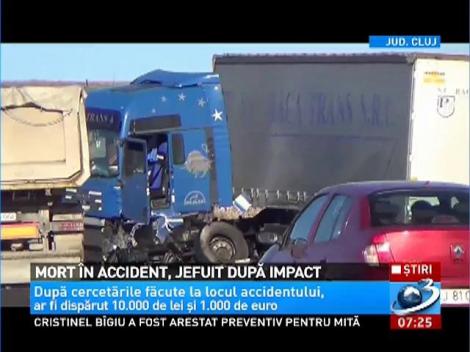 Mort în accident, jefuit după impact