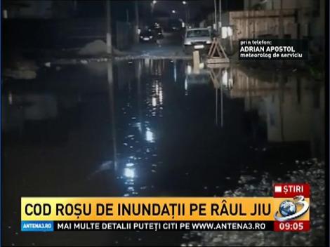 Cod roşu de inundaţii pe r&acirc;ul Jiu şi Telorman