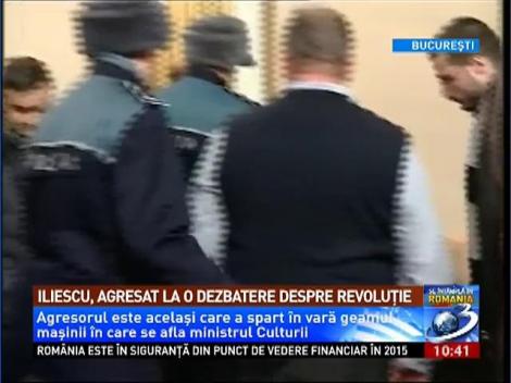 Iliescu, agresat la o dezbatere despre Revoluţie