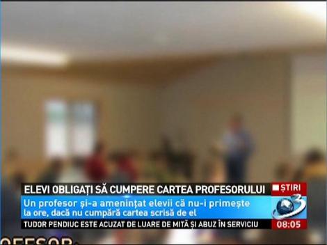 Elevi obligaţi la ore să cumpere cartea profesorului, în Bucureşti