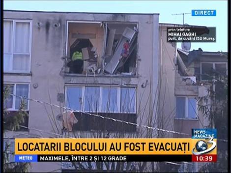 Imagini cu blocul din Târgu Mureş, afectat de explozie. Locatarii blocului au fost evacuaţi