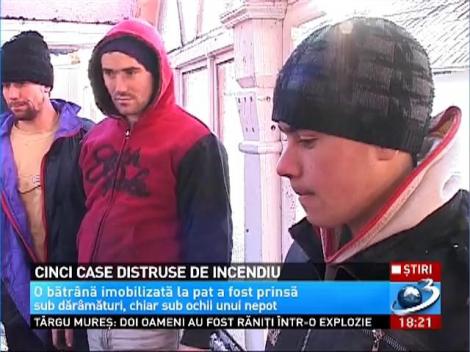 O bătrână a fost găsită moartă după stingerea unui incendiu care a distrus 5 case