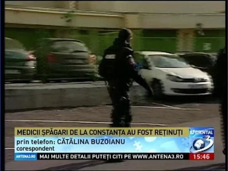 Medicii şpăgari au fost reţinuţi