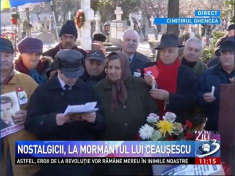 Nostagicii, la mormântul lui Ceauşescu