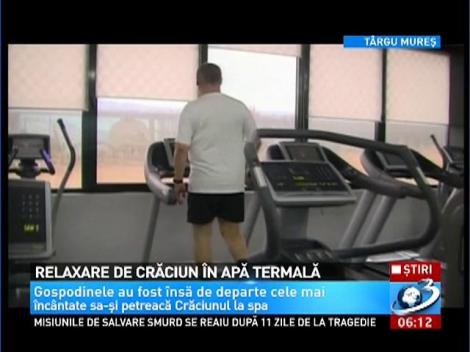 C&acirc;rnaţii, fripturile şi sarmalele &icirc;nfulecate s-au "topit" la saună. Sute de rom&acirc;ni au petrecut prima zi de Crăciun la SPA