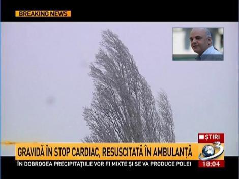 O t&acirc;nără a murit &icirc;n ambulanţa blocată &icirc;n nămeţi