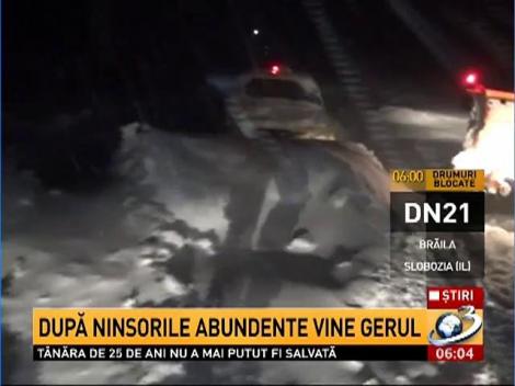 Momente grele pentru o femeie însărcinată din Iaşi. A fost salvată de o autospecială pe şenile din mijlocul troienelor