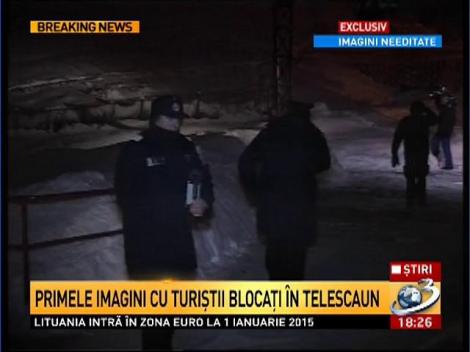 Primele imagini cu turiștii blocați în telescaun