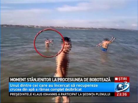 Momente stânjenitoare la procesiunea de bobotează