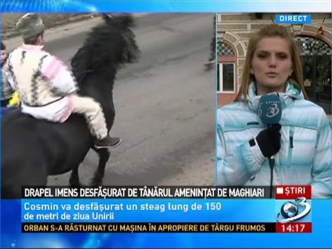 Drapel imens desfăşurat &icirc;n Sf&acirc;ntu Gheorghe de t&acirc;nărul ameninţat de maghiari