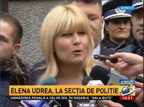 Elena Udrea, huiduită &icirc;n faţa secţiei de Poliţie. "Nu mă aştept la loialitate şi la susţinere din partea nimănui"