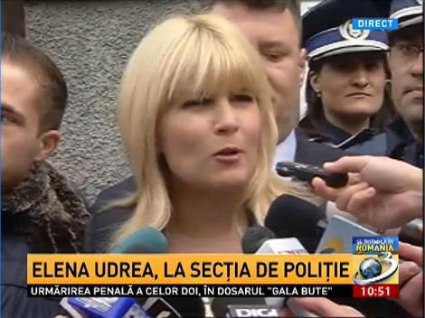 Elena Udrea, huiduită în faţa secţiei de Poliţie. "Nu mă aştept la loialitate şi la susţinere din partea nimănui"