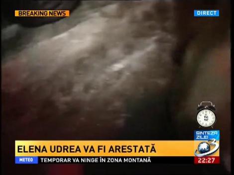 Elena Udrea a plecat din sediul firmei care gestionează afacerea Nana şi se &icirc;ndreaptă către cartierul de lux &icirc;n care locuieşte.