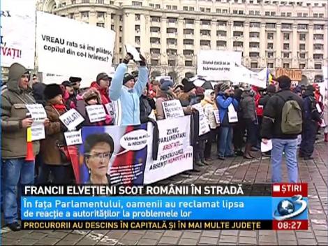 Francii elveţieni scot românii în stradă