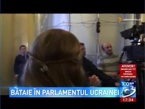 Bătaie &icirc;n Parlamentul Ucrainei
