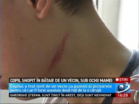 Un adolescent de 14 ani a fost snopit &icirc;n bătaie de un vecin