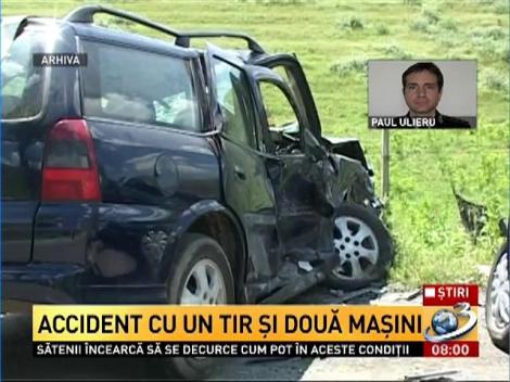 Accident cu un TIR si doua masini