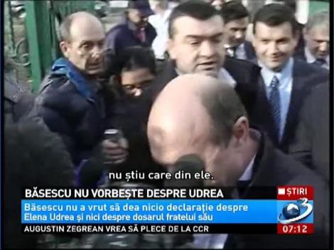 Băsescu nu vorbeşte despre Udrea