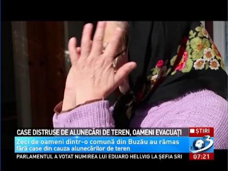 Situaţie DISPERATĂ la Buzău. Păm&acirc;ntul &icirc;nghite tot &icirc;n calea lui