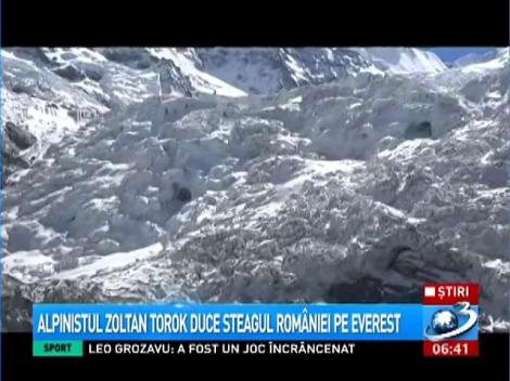 Alpinistul arădean Zoltan Torok duce steagul Rom&acirc;niei pe Everest
