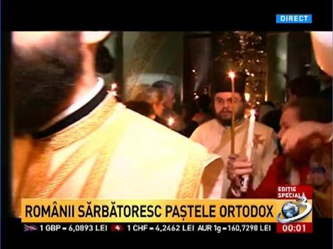 HRISTOS A &Icirc;NVIAT! Imagini de la slujba de &Icirc;nviere de la M&acirc;năstirea Radu Vodă