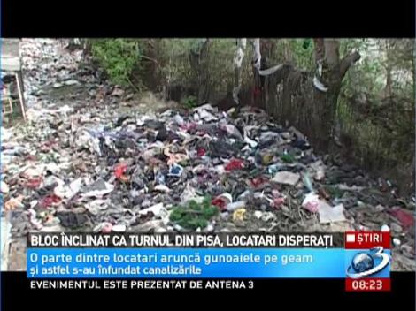 Bloc &icirc;nclinat ca turnul din Pisa, locatari disperați
