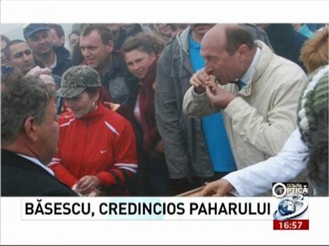 Deziluzia optică: Băsescu, credincios paharului.