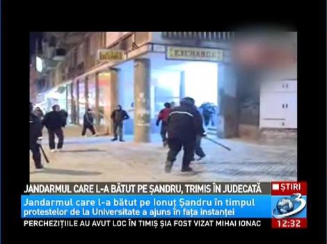Jandarmul care l-a bătut pe Ionuţ Şandru &icirc;n timpul protestelor de la Universitate, trimis &icirc;n judecată