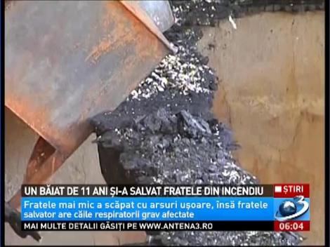 Un copil de 11 ani s-a aruncat de la fereastră cu fratele mai mic &icirc;n spate, pentru a se salva de flăcări