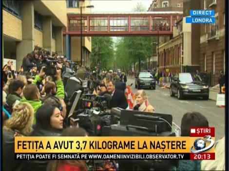 Imagini de la Londra cu Kate,  Prinţul William şi fetiţa lor