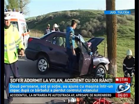 Şofer adormit la volan, accident cu doi răniţi