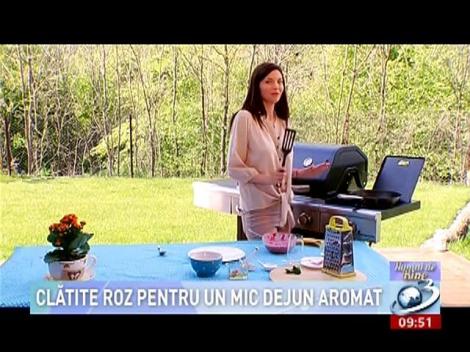 NUMAI DE BINE. Clătite roz pentru un mic dejun aromat