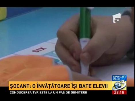 Sinteza Zilei: ŞOCANT!  O profesoară îşi bate elevii