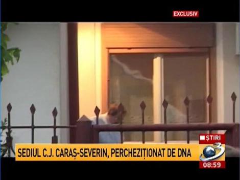 Imagini de la percheziţiile casei lui Frunzăverde