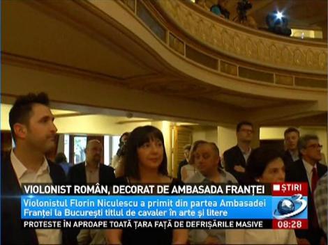 Violonist român, decorat de Ambasada Franţei