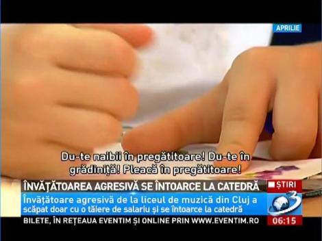 Învăţătoarea agresivă se întoarce la catedră