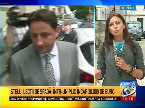 Stelu, lecţii de şpagă: &Icirc;ntr-un plic &icirc;ncap 30.000 de euro