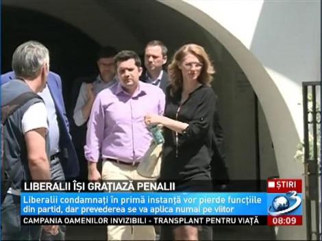 Liberalii îşi graţiază penalii